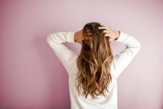 MCT Oil for Hair: What C8/C10 Really Do for Shine, Breakage, and Scalp Health